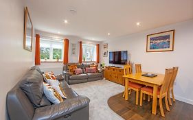 Premium 2 Bed Apt 1St Floor Sleeps 4 Adults In Oban Town